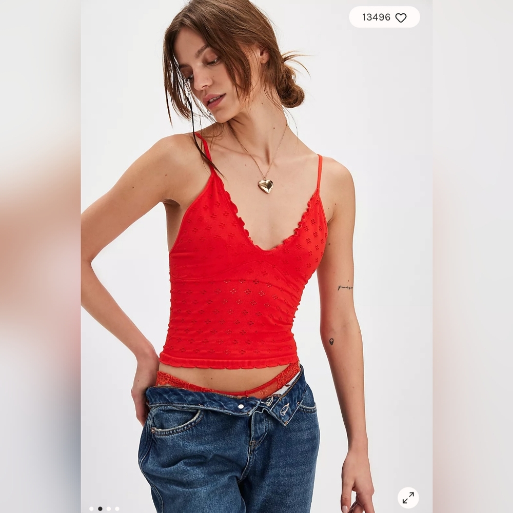 FREE PEOPLE INTIMATELY - Eyelet Seamless Triangle Cami Firey Red M-L